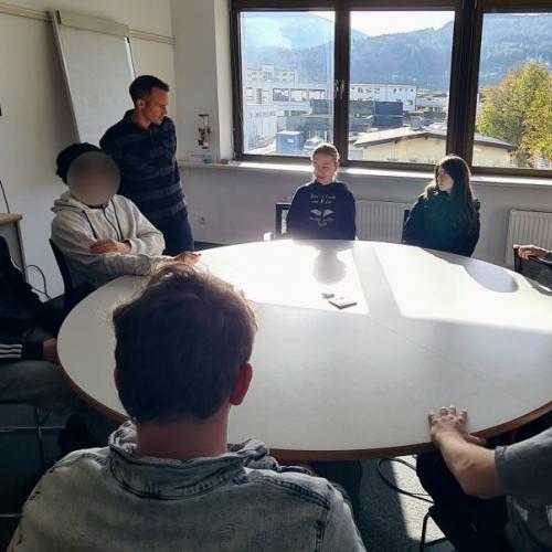 Schülergruppe beim Bewerbungstraining