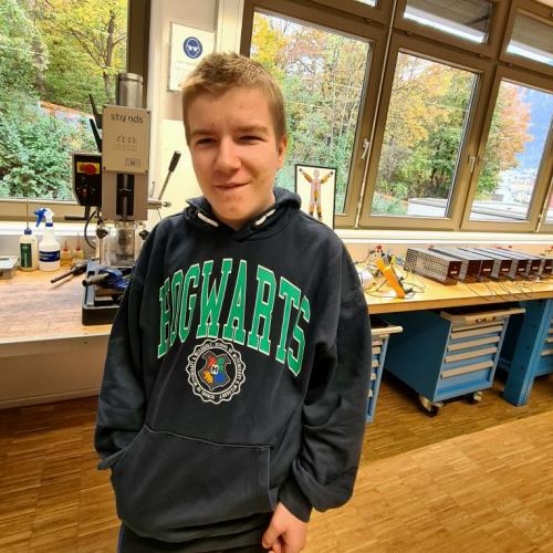 Schüler bei Führung in der ÖBB Lehrwerkstätte