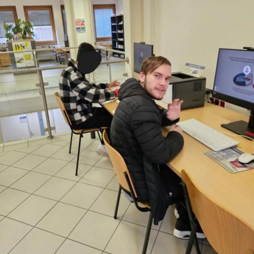 Schüler bei Aufgabenbearbeitung