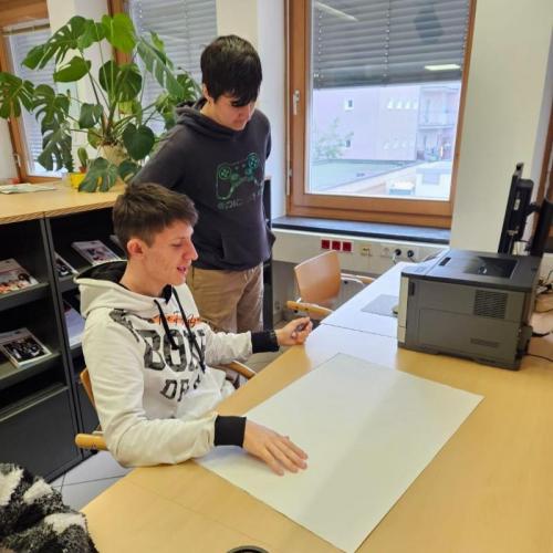 Schüler bei Aufgabenbearbeitung