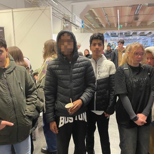 Schülergruppe in der Messe