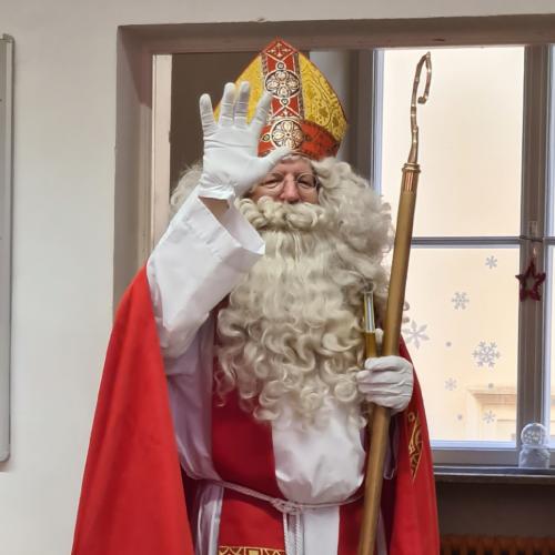 Nikolaus winkt
