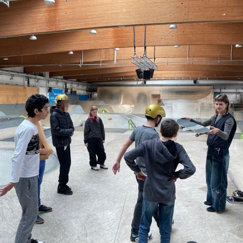 Schüler beim Skaten.
