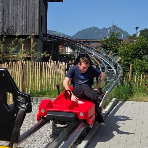 SchülerInnen im Familienpark Drachental Sommerrodelbahn