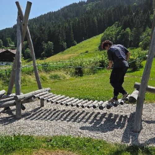 SchülerInnen im Familienpark Drachental Motorikpark