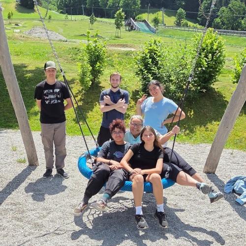 SchülerInnen im Familienpark Drachental Klassenfoto