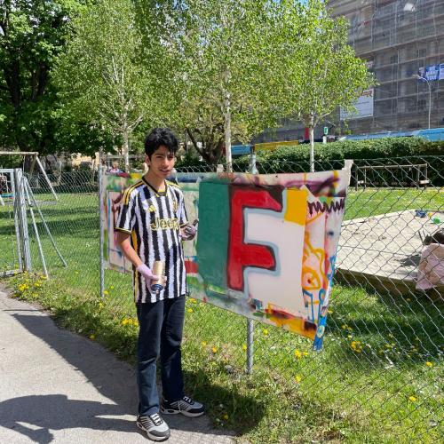 Schüler beim Sprayen