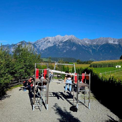 Spielplatz mit SchülerInnen