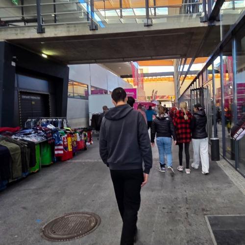 Schülergruppe auf der Messe