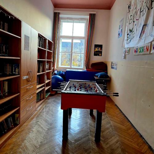 Bibliothek mit Tischfußball