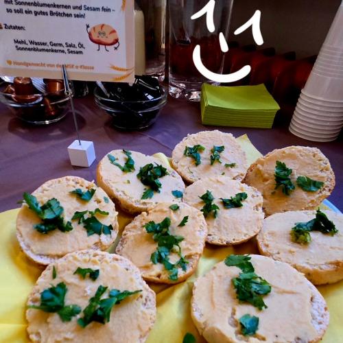 Brötchen am Buffett