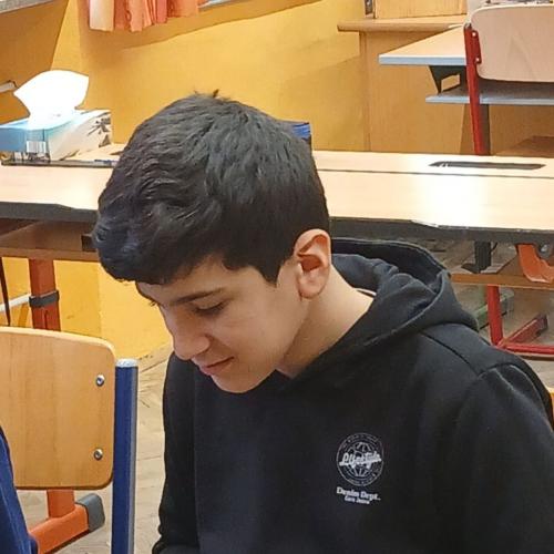 Konzentrierter Schüler