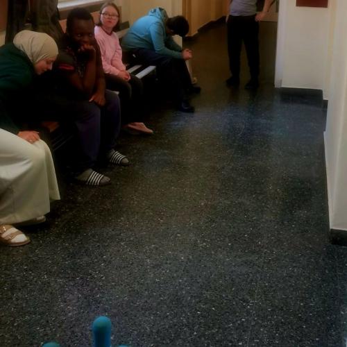 SchülerInnen bowlen am Schulgang