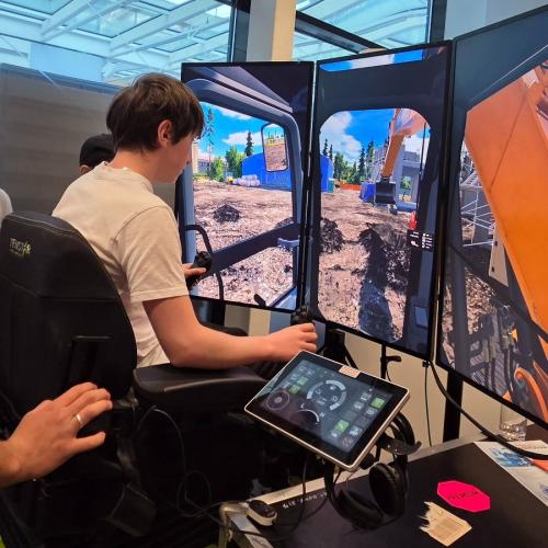 Schüler bei einer Station im Rahmen des Berufsfestivals