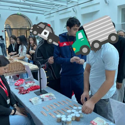 Schüler bei einer Station im Rahmen des Berufsfestivals