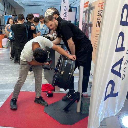 Schüler bei einer Station im Rahmen des Berufsfestivals