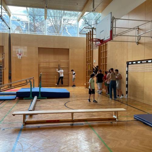 Schüler an den Stationen