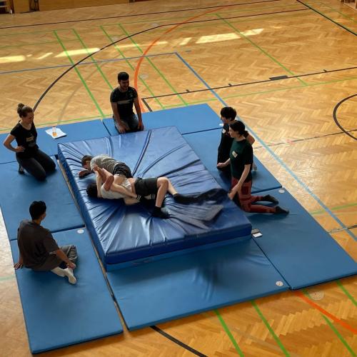 Schüler bei einem Kampf