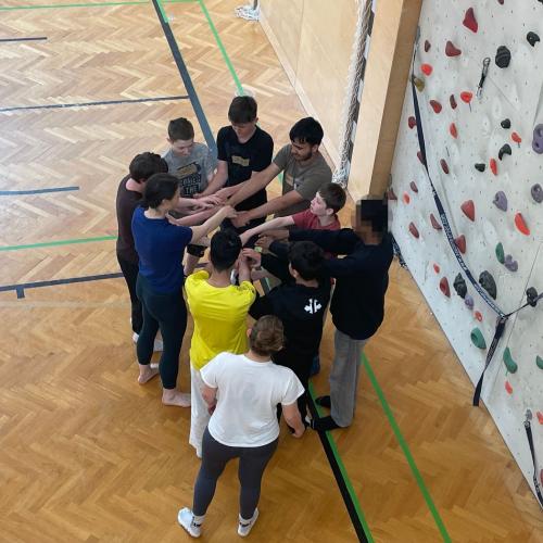 Schüler bei einem sozialen Spiel 