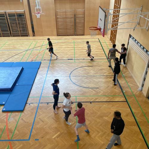 Schüler beim Aufwärmen 