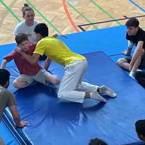 Schüler bei einem Kampf