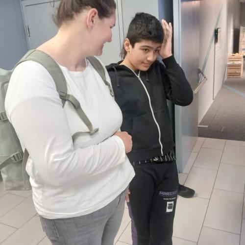 Schüler und Assistentin im Audioversum