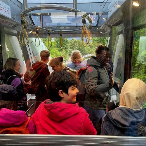 Schülergruppe in der Hungerburgbahn