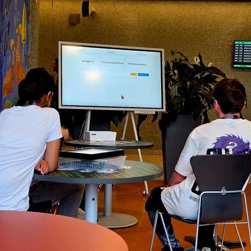 Schüler bei einer Station der Berufssafari - Quiz