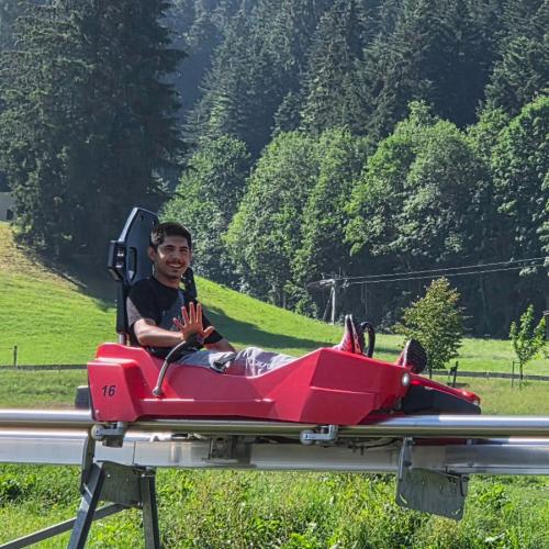 Schüler in der Sommerrodelbahn