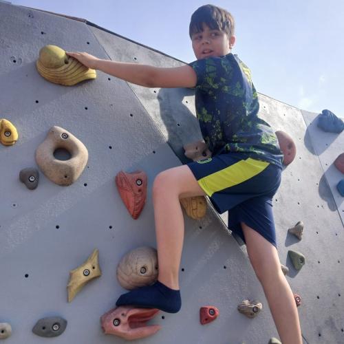 Schüler beim Bouldern