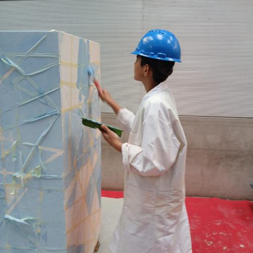 Schüler beim Bauen