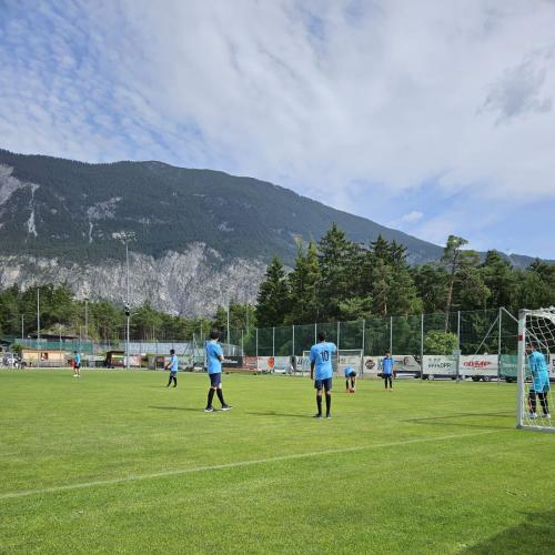 Schüler der Daniel-Sailer-Schule spielen Fußball