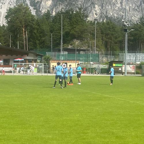 Schüler der Daniel-Sailer-Schule spielen Fußball