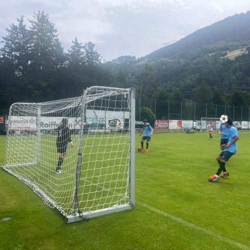 Schüler der Daniel-Sailer-Schule spielen Fußball