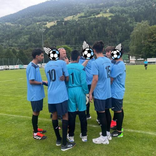 Schüler der Daniel-Sailer-Schule spielen Fußball