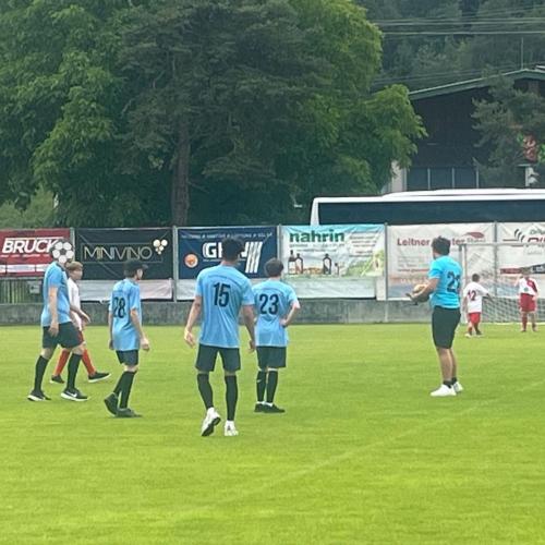 Schüler der Daniel-Sailer-Schule spielen Fußball