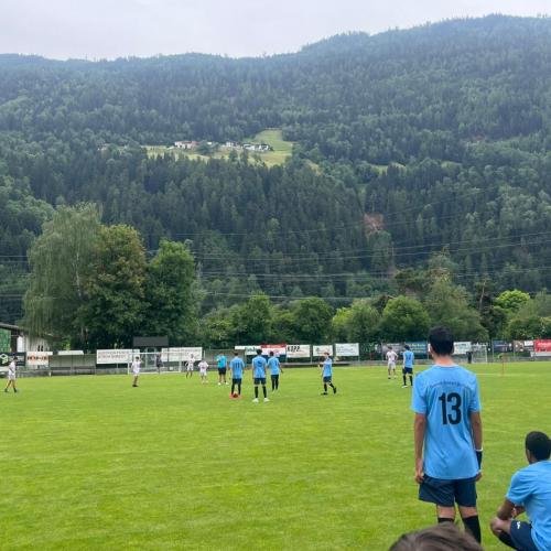 Schüler der Daniel-Sailer-Schule spielen Fußball