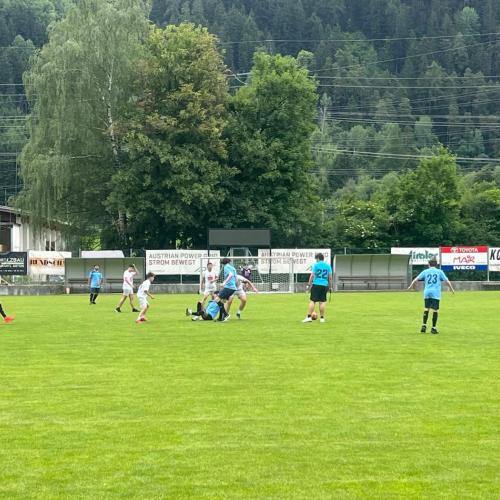 Schüler der Daniel-Sailer-Schule spielen Fußball