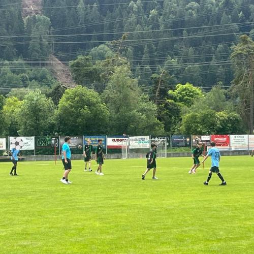 Schüler der Daniel-Sailer-Schule spielen Fußball