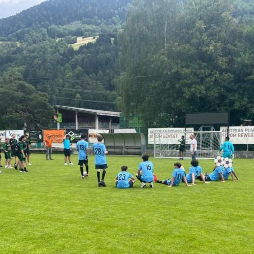 Schüler der Daniel-Sailer-Schule spielen Fußball