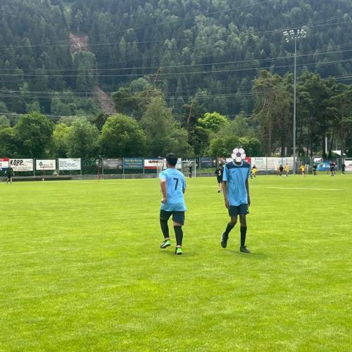Schüler der Daniel-Sailer-Schule spielen Fußball