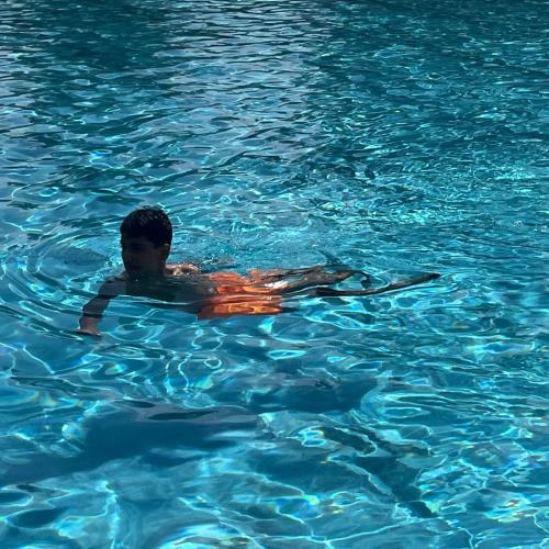 Schüler beim Schwimmen