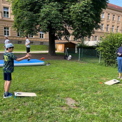 Schüler beim Spielen 