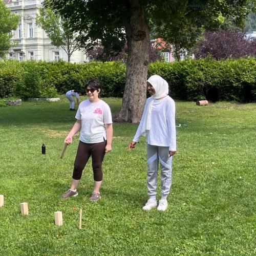 Schülerinnen beim Wikinger Schach