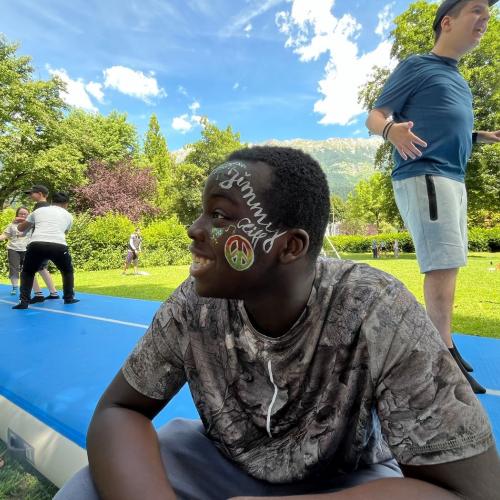 Schüler mit Tatoo