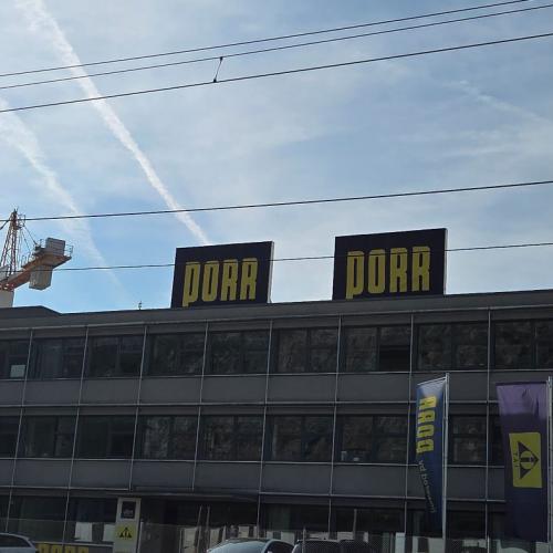 Logo der Fa. Porr auf Bürogebäude