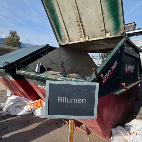 Abfalltrennung der Fa. Porr, Bitumen-Container 
