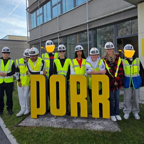 Schülergruppe bei der Firma Porr