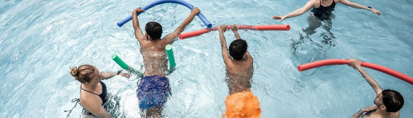 Schüler beim Schwimmen