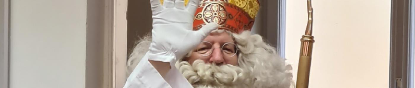 Nikolaus winkt